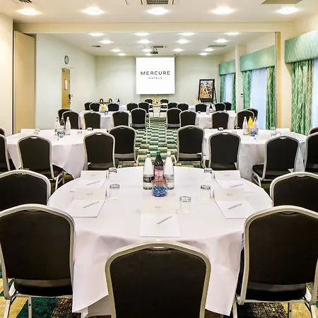 Mercure Parkway Hotel 4*